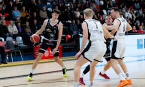 Anivaniva Teits-Džounss