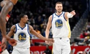 De'Entonijs Meltons un Kristaps Porziņģis