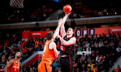 Austrijas un Nīderlandes basketbolisti