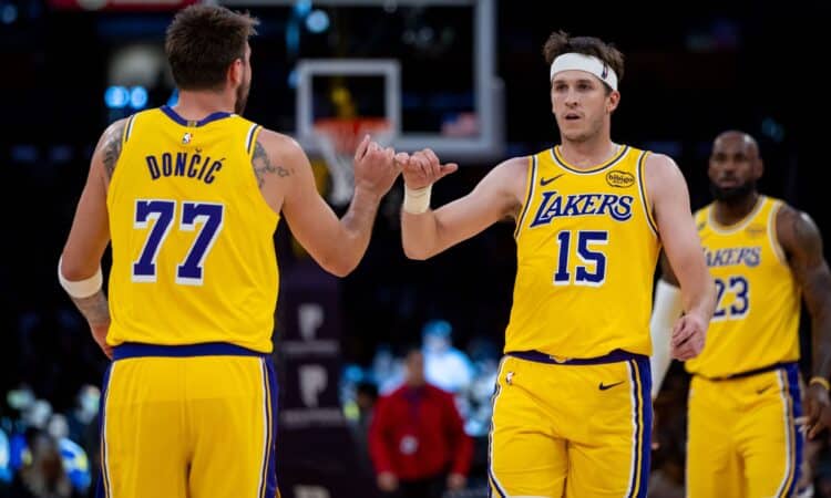 Luka Dončičs un Ostins Rīvzs