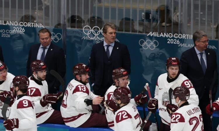 Sandis Ozoliņš uz Latvijas izlases soliņa