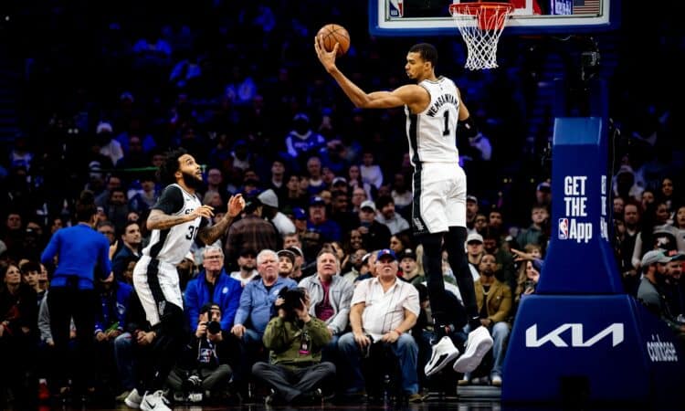 Džulians Šampenijs un Viktors Vembanjama