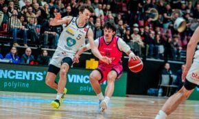 Anivaniva Teits-Džounss un Frenkijs Fidlers