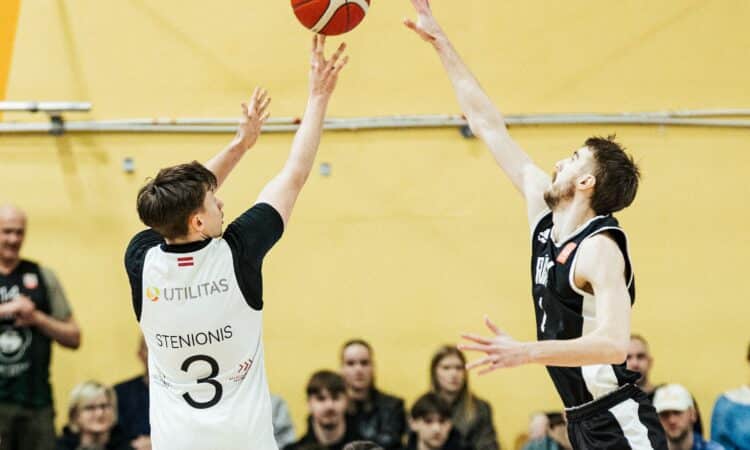 Dominiks Stenoņis un Rodrigo Būmeisters