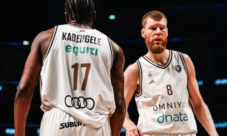 Mfiondu Kabengele un Dāvis Bertāns