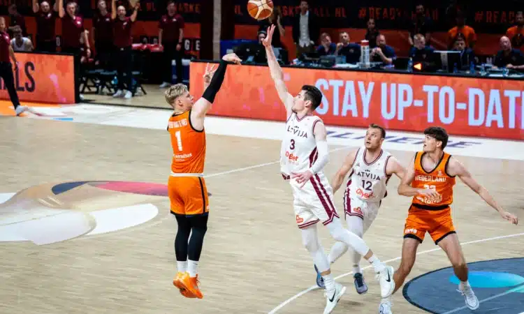 Roberts Blumbergs un Artūrs Strautiņš