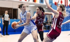 Itālijas un Latvijas U17 basketbolistes