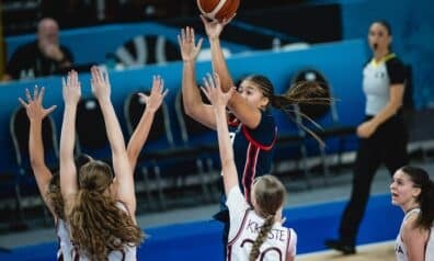 Latvijas un ASV U17 basketbolistes