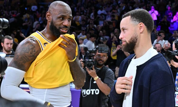 Lebrons Džeimss un Stefans Karijs