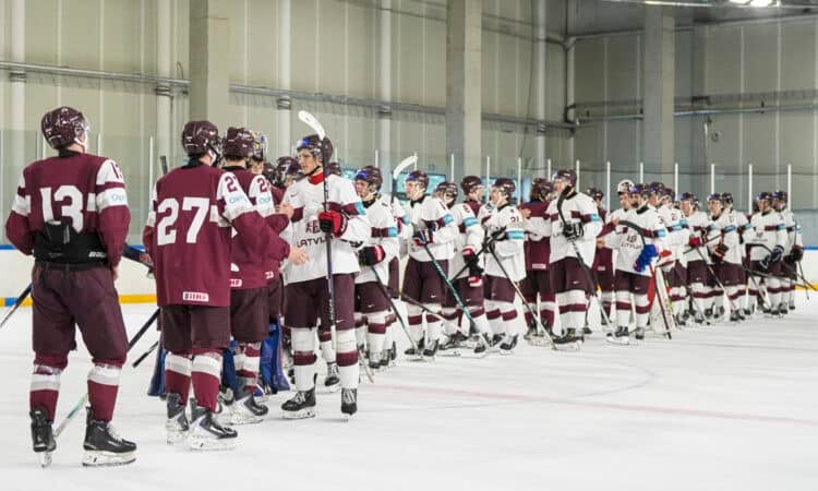 Latvijas U20 hokejisti