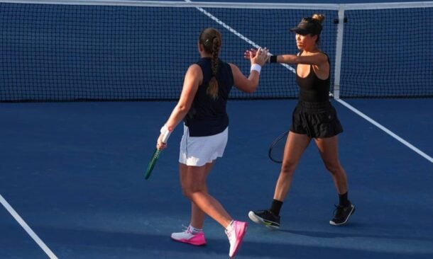 Aļona Ostapenko un Suveja Sje
