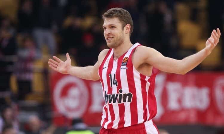 'Nedomāju, ka esmu atbilstošs cilvēks' – 'Olympiacos' zvaigzne komentē Volkapa skandalozo pāreju