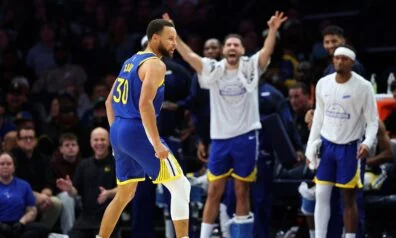 Vecmeistars Karijs un debitants Lendeborgs nokārto “Warriors” uzvaru, Jokičam zīmīgs “triple-double”